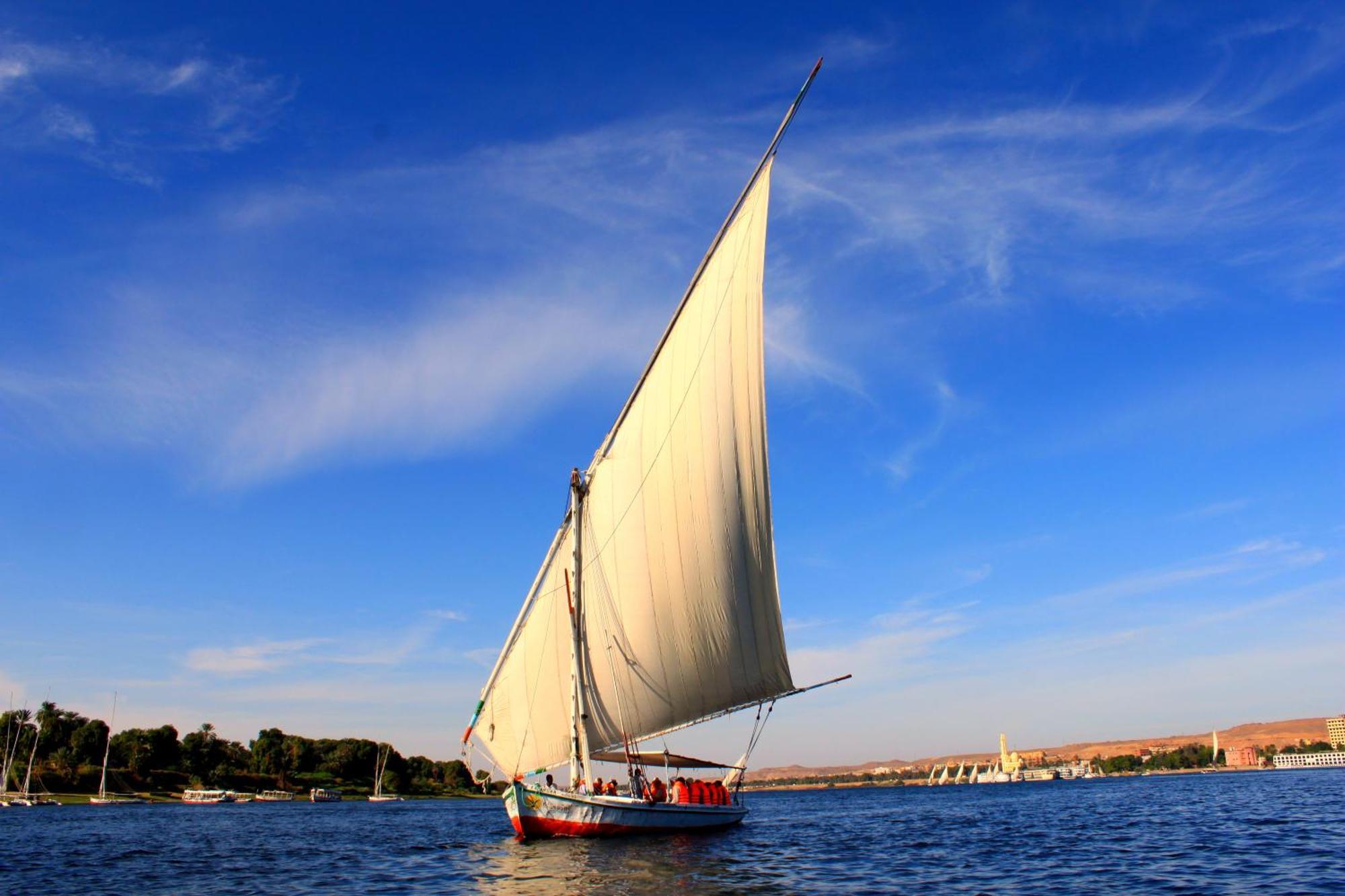 Moevenpick Royal Lily Nile Cruise, Every Monday Four Nights From Luxor, Every Friday Three Nights From Aswan - Including Excursions & Sightseeing Zewnętrze zdjęcie