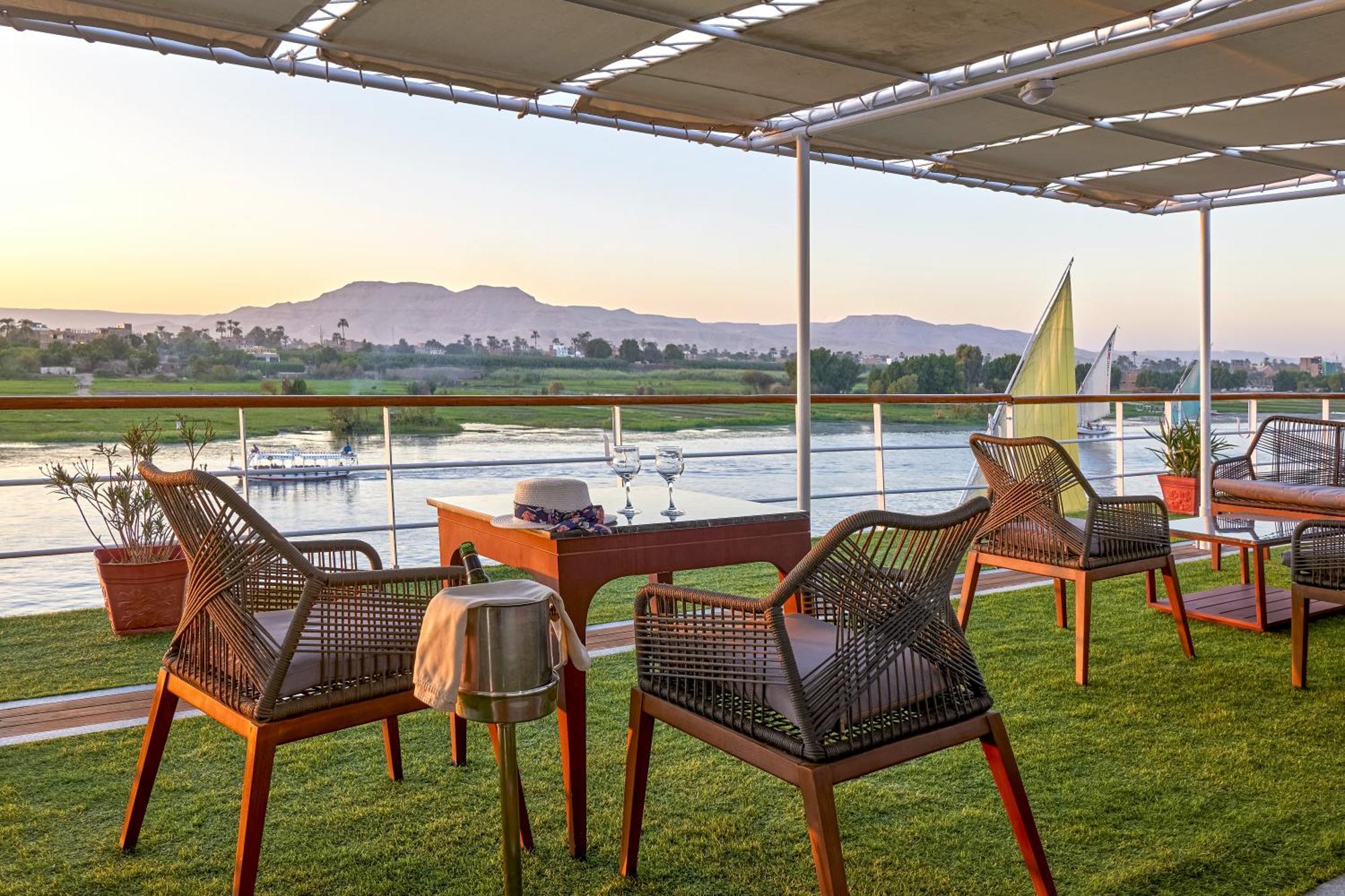 Moevenpick Royal Lily Nile Cruise, Every Monday Four Nights From Luxor, Every Friday Three Nights From Aswan - Including Excursions & Sightseeing Zewnętrze zdjęcie