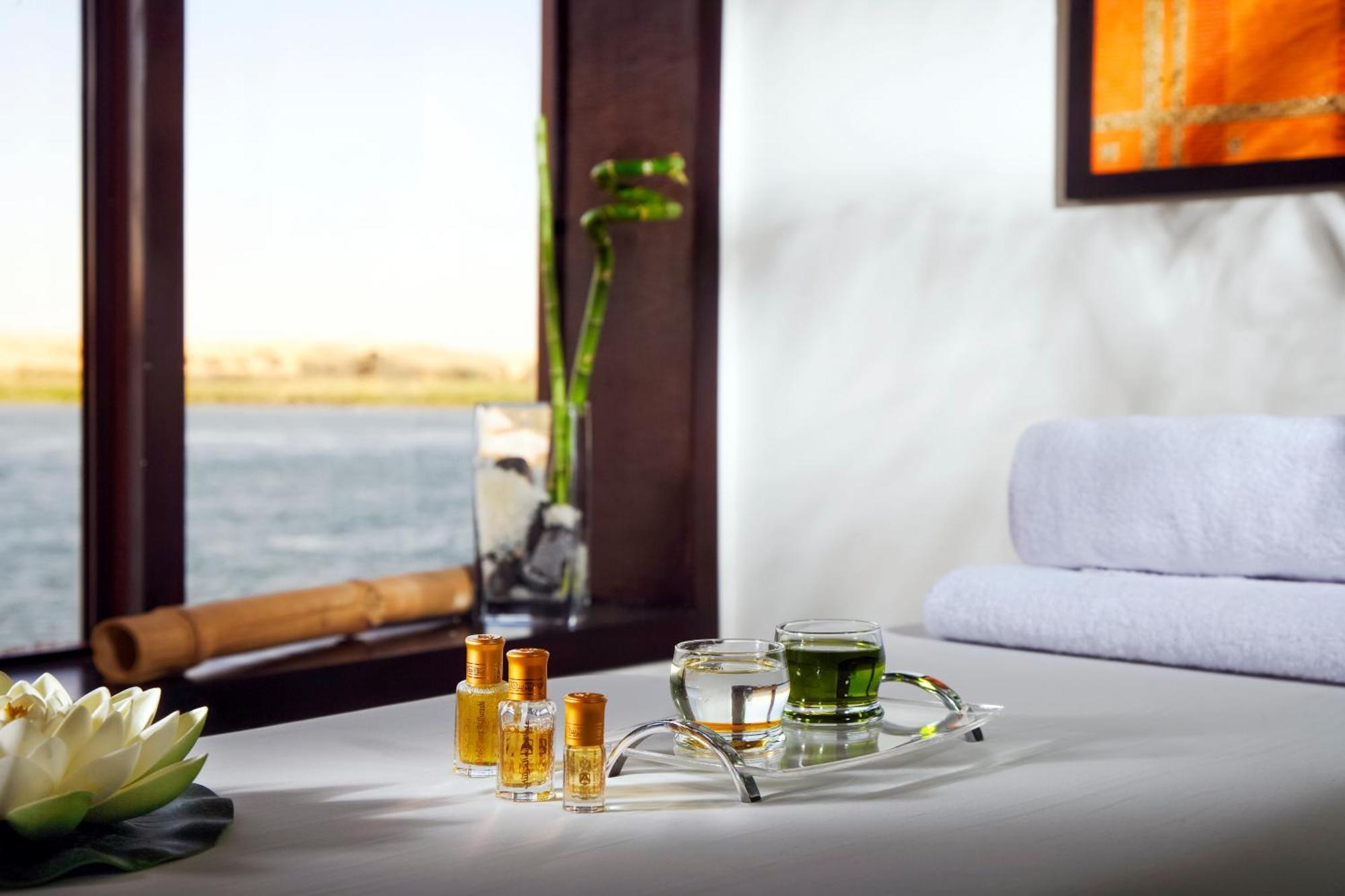 Moevenpick Royal Lily Nile Cruise, Every Monday Four Nights From Luxor, Every Friday Three Nights From Aswan - Including Excursions & Sightseeing Zewnętrze zdjęcie
